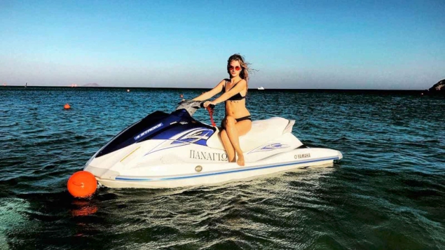 Celebrities-doing-watersports