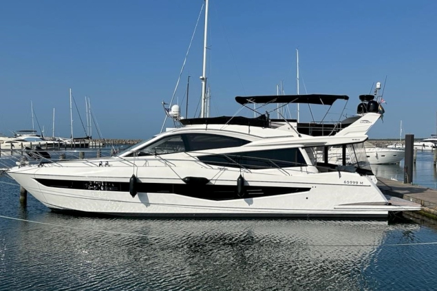 Summertime-Marina-Hopping